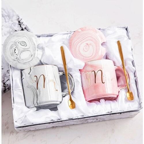 Couples pair a pair of wedding birthday gifts in a custom gift box for a high-faced coffee cup