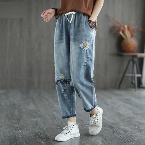 2020 New Spring Korea Fashion Women Elastic Waist Loose Vintage Jeans Daisy Embroidery Casual Denim Harem Pants Plus Size