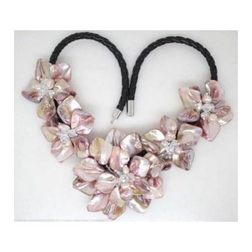Beautiful Pink pearl shell mother of crystal pearl flower pendant necklace