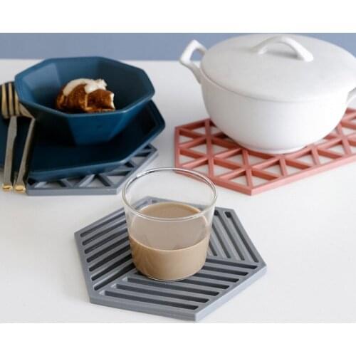 Teacup Mat Placemat High Temperature Resistant PVC Hollow Tea Cup Cushion Antiskid Meal Cushion Heat Insulation Cushion Pot Mat