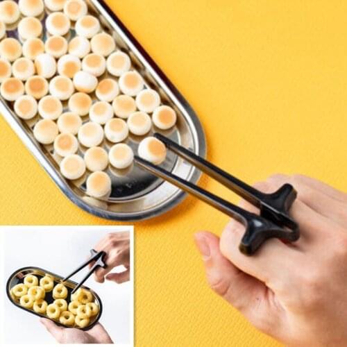 Play Game Finger Chopsticks Lazy Assistant Chopstick Holder Snacks Not Dirty Hand Chopsticks New Product Finger Ring Lazy Tool