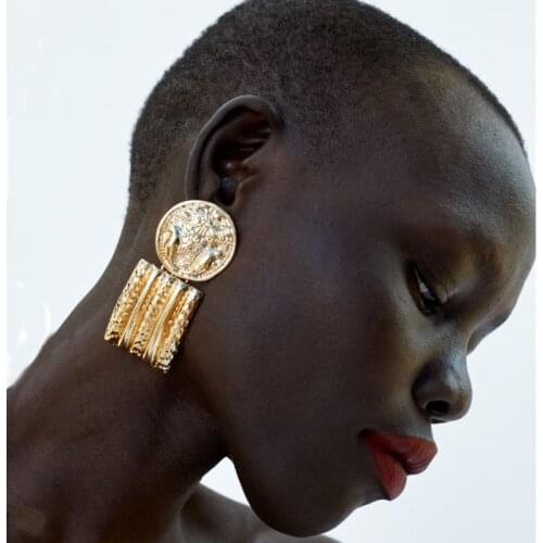 Indifferent Style Heavy Drop Earrings for Ladies New Geometric Statement Flower Badge Carved Punk Retro Ear Jewelry ET837