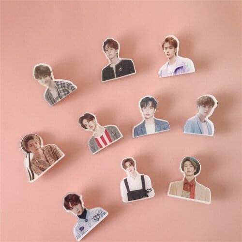 10PC Star Same Paragraph Surrounding Wang Yibo Cheer Brooch Clothes Bag Decoration Pen Bag Pendant Fashion Pin Idol Surrounding