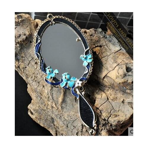 Retro European handle mirror cute girl holding mirror handle portable vanity mirror