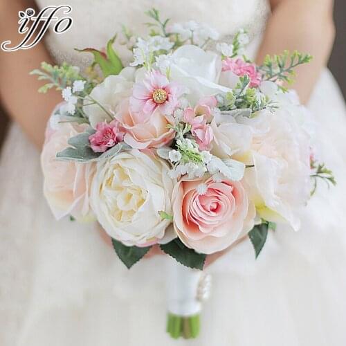 Iffo Korean style high-end custom bride hand holding flower bouquet pearl simulation ivory pink roses green leaves DIY decor