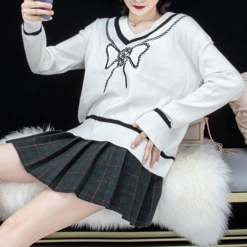 V-neck sweater loose plus size 2021 fashion spring and autumn temperament embroidery sweet long-sleeved pullover knit top women