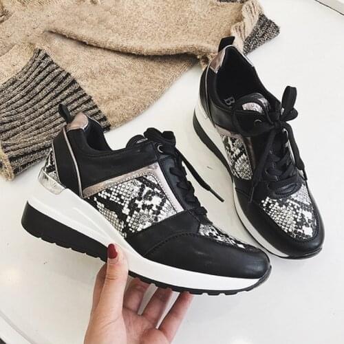 2020 Spring womens sports shoes womens vulcanized shoes womens lace casual fashion snake pattern ladies comfortable platform