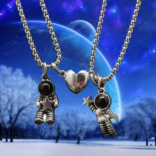 2pcs Astronaut Magnetic Heart Pendant Couple Necklaces for Women Men Lovers Best Friend Pendant Necklace Jewelry Gift 2/1pcs