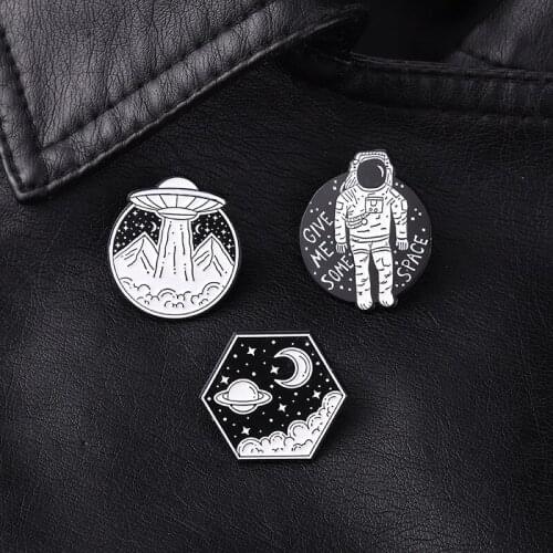 Spaceship Lapel Pins Astronaut Enamel Badges Fashion Anime Brooches For Women Cute Hijab Pins Decorative Badges Vintage Brooch