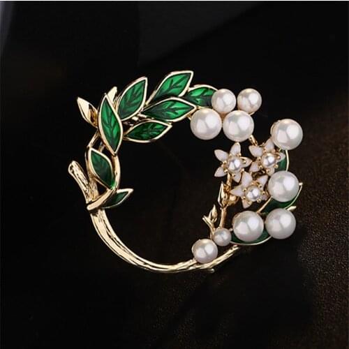 2021 OKILY Luxury Enamel Leaf and Gardenia Flower Pearl Brooches Pin for Women Garland Broochpins Dress Decoration