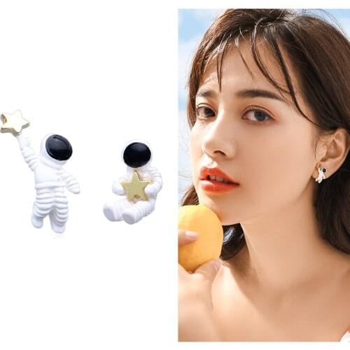 Korean Small Space Astronaut No Ears Hole Earrings Starry Sky Star Astronaut Clip Earrings Without Piercing For Women Girls