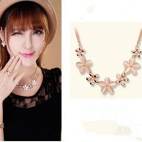 Korea luxurious elegant female marriage opal necklace crystal flower necklace short necklace