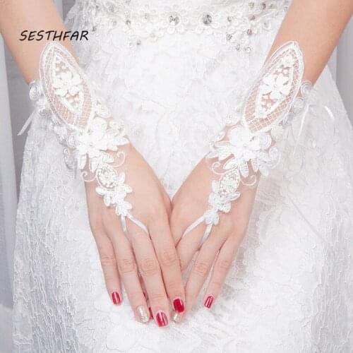 Bridal Gloves White Lace Fingerless Short Wedding Gloves Length Lace Pearls Glove Accessories ST037