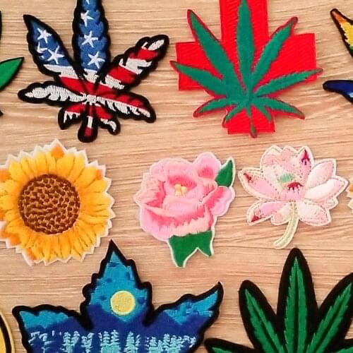 Sew-on Maple Leaf Patches Badges Crystal Beads Appliques Cartoon Patches T-shirt Diy Bags Decor Rhinestone Sewing Accessories
