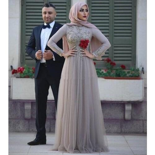 Modest Long Sleeves Muslim Evening Dress Scoop Neck Lace Beaded Floor Length Hijab Prom Dresses Saudi Arabic Formal Gowns
