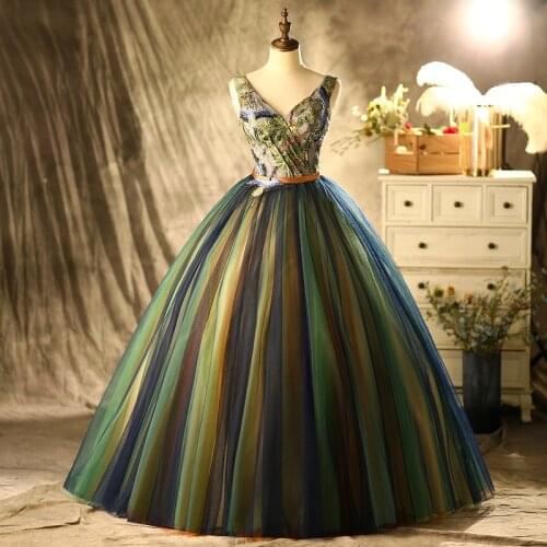 Vestidos De 15 Quinceanera Dresses Sleeveless Party Dress V-neck Ball Gown Luxury Embroidery Prom Dress Vintage Formal Dress