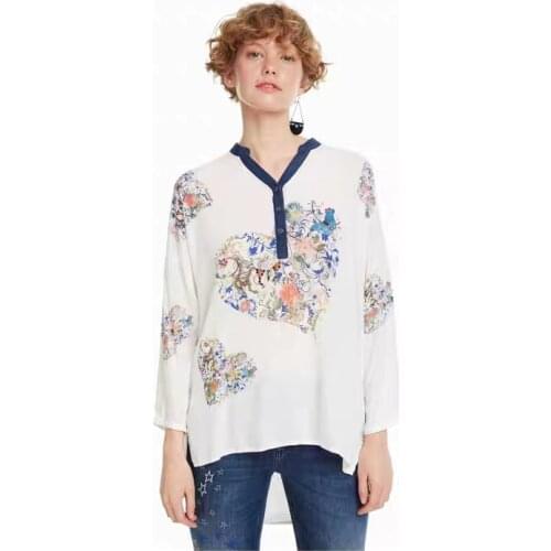 Spanish wind loos blouse with heart of D