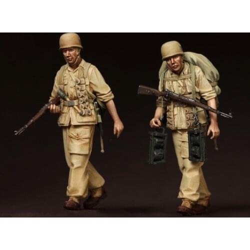1/35 Resin Figure Model kits 2 figures Unassambled Unpainted 302