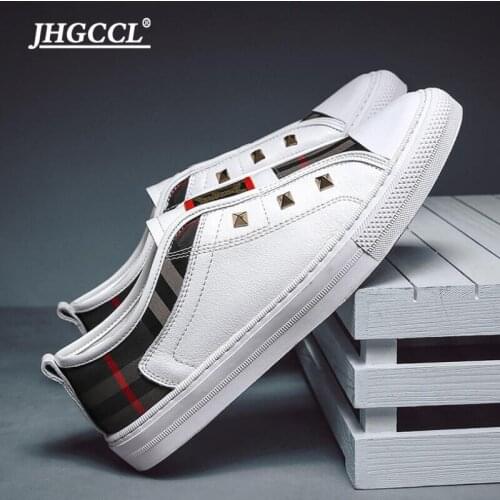 New Mens designer sneakers Paris fashion couple luxury casual comfort casual shoes rivet sneakers Zapatos Hombre A30