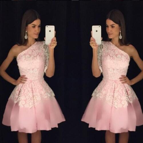 Sexy White Lace Homecoming Dresses One Shoulder Knee Length Short Graduation Dress Custom Made A-Line Cocktail Party Gowns