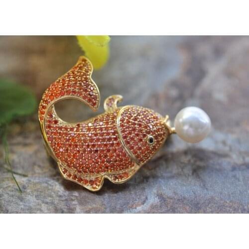 P7335 Lovely 38mm White Round Pearl Bead Fish CZ Brooch