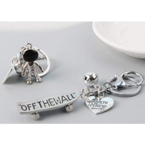 Punk Astronaut Skateboard Keychain Cute Cartoon Bell ornaments Keyring Student Boy Personality Bag Key Chains Gifts