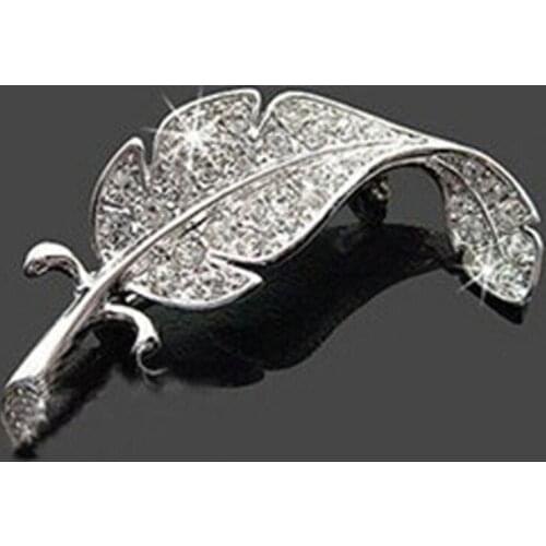 Newest Fashion Loved Clothes Sweater Accessories Simple Delicate Crystal Brooches Silver Color Feather Shape Brooch pins