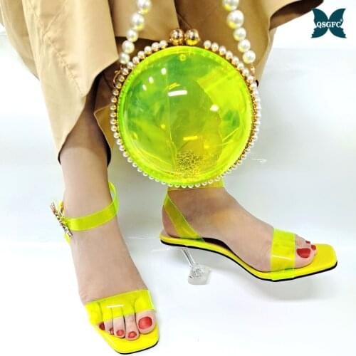 Ladies Gold Color Italian Shoes and Bag Set Decorated with Appliques Matching Shoes and Bag Set In High Heels for Party