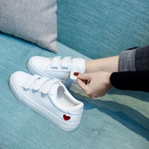 Women Sneakers Leather Shoes Spring Trend Casual Flats Sneakers Female New Fashion Comfort Cute Heart Vulcanized Platform Shoes