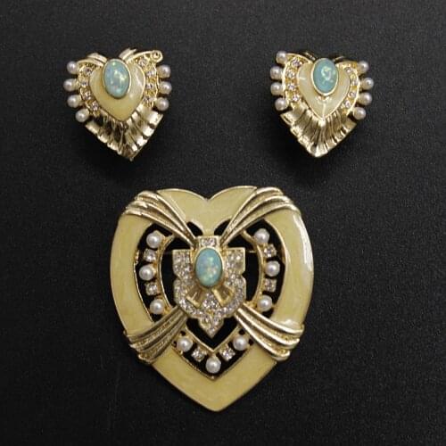 New Vintage color enamel glaze Vintage pearl classic heart brooch lady accessories wholesale