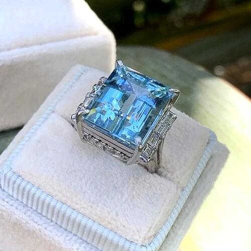Huitan Big Rectangular Stone Women Rings Bright Sky Blue Color Noble Lady Finger Ring for Party High Quality Fashion Accessories