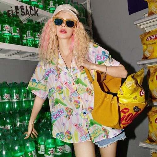 ELFSACK Graphic Print Chic Single Breasted Casual Shirt Women,2021 Summer Vintage Half Sleeve,Ladies Basic Daily Top