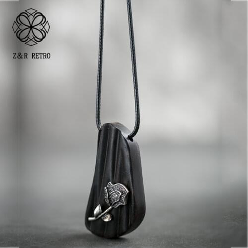 Vintage Carved Flower Neklace Wholesale Sandalwood Suspension Pendants Accessories Wooden 2021 Fashion Costume Jewelry for Women