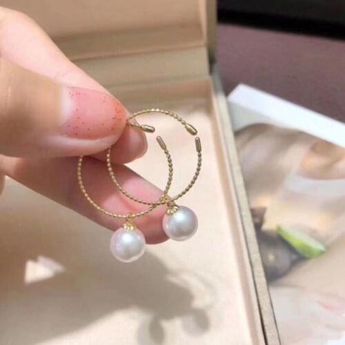 Elegant pair of 10-11mm south sea round white pearl earring 18k
