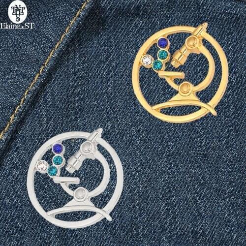 Wholesale Enamel Scientist Tool Brooch Men mini Microscope Shape Lapel Pin Men Biology Badge Doctor Nurse Jewelry Hijab Pusheen