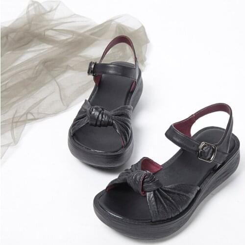 2019 summer new retro womens shoes leather handmade flower sandals with thick sole buckle fish mouth middle-aged sandals