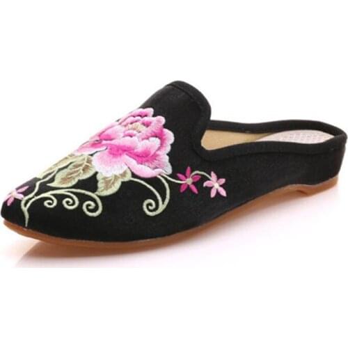 Wholesale Womens Slip On Mules Shoes Chinese Embroidered Lazy Slippers Ladies Handmade Walking Shoes Female Designer Slides New