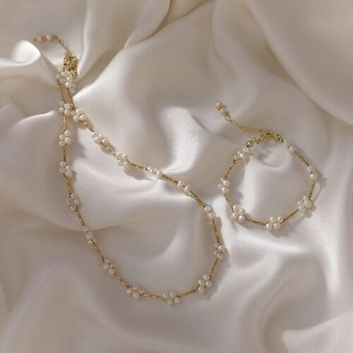 LOVOACC Elegant Natural Freshwater Pearl Flowers Necklaces for Women Girl Gold Color Thin Chain Choker Necklace Wedding Jewelry