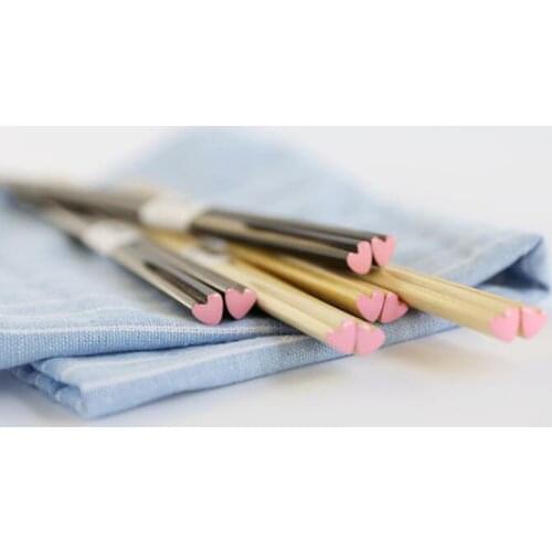 1Pair Natural Wood Love Heart Chopsticks Chinese Stylish Light Weight Chopsticks Eco-friendly Durable Kitchen Tableware
