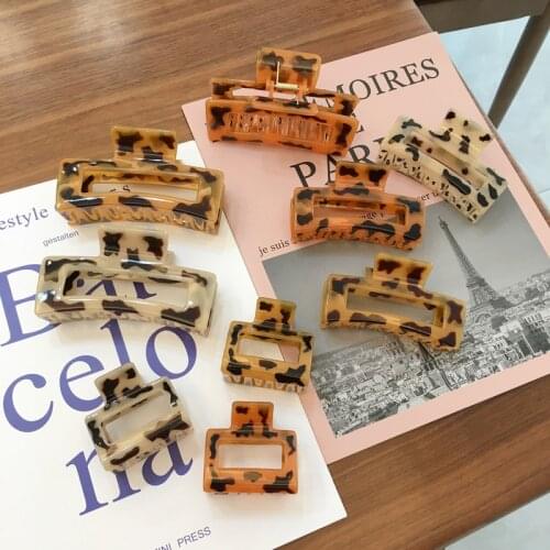 2021 New Hyperbole Simple Leopard Acrylic Elegant Hair Claw Clips Makeup Hair Styling for Women Trip Hair Accessories