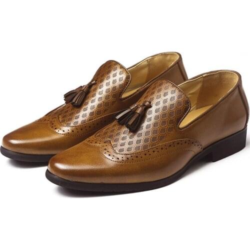 Men Shoes Luxury Brand Leather Casual Driving Shoes 2019 Men Loafers Moccasins Slip on Carved Shoes for Men Big Size R2-67