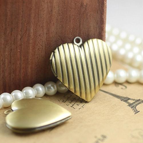 2pcs Wholesale ANTIQUE BRONZE 29mm Heart-Shaped Photo Locket Frame Charm&Pendant Fashion Design DIY Jewelry Accessories