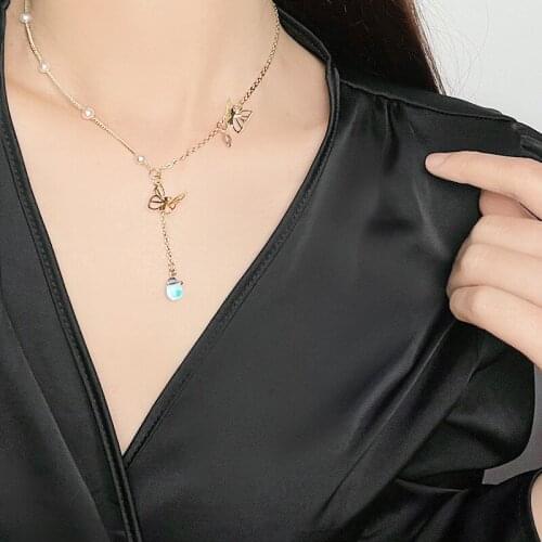 Exquisite Blue Crystal Water Drop Pendant Necklace Charming Butterfly Pearl Gold Clavicle Chain Elegant Ladies Wedding Jewelry
