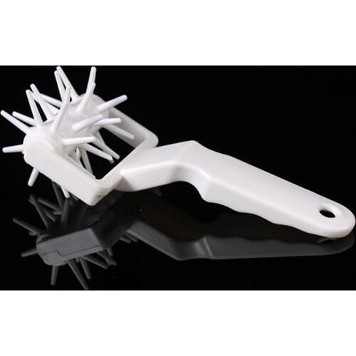 Pull the pin hole pricking needle small pizza soda biscuit baking utensils garish punch needle wheel