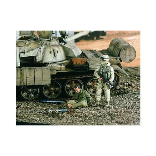 1:35 Resin Figure Model Kit Unassambled Unpainted X289 (2 figures NO TANK)