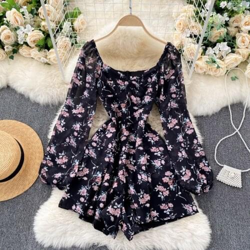 Korean Version of The New Autumn Jumpsuit V-neck Puff Sleeves Folds Slim Slimming Floral Wide-leg Shorts