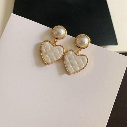 Brand Designer Womens Jewelry Heart Design Womens Earring Shell Material Stud Earring Top Quality Womens Jewelry