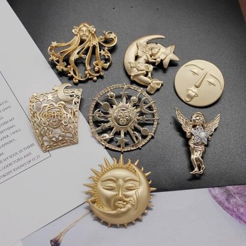 Ydgy Fashion Creative New Retro Frosted Venus Month Painter Month Time Face Mischievous Fine Star Fairy Brooch Lady Accessories