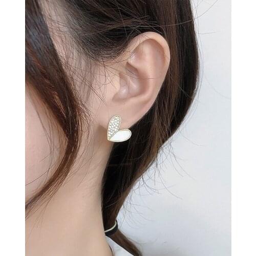 Korean Girl Earrings 2020 Fashion New Temperament Earrings Fresh Love Crystal Earrings Womens Wholesale Sales Bangtan