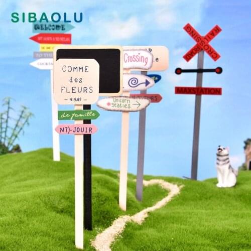 12Pcs Modern Christmas Wood Road Mark Direction Sign Figurine Model Diy Home Decor Miniature Fairy Garden Decoration Accessories